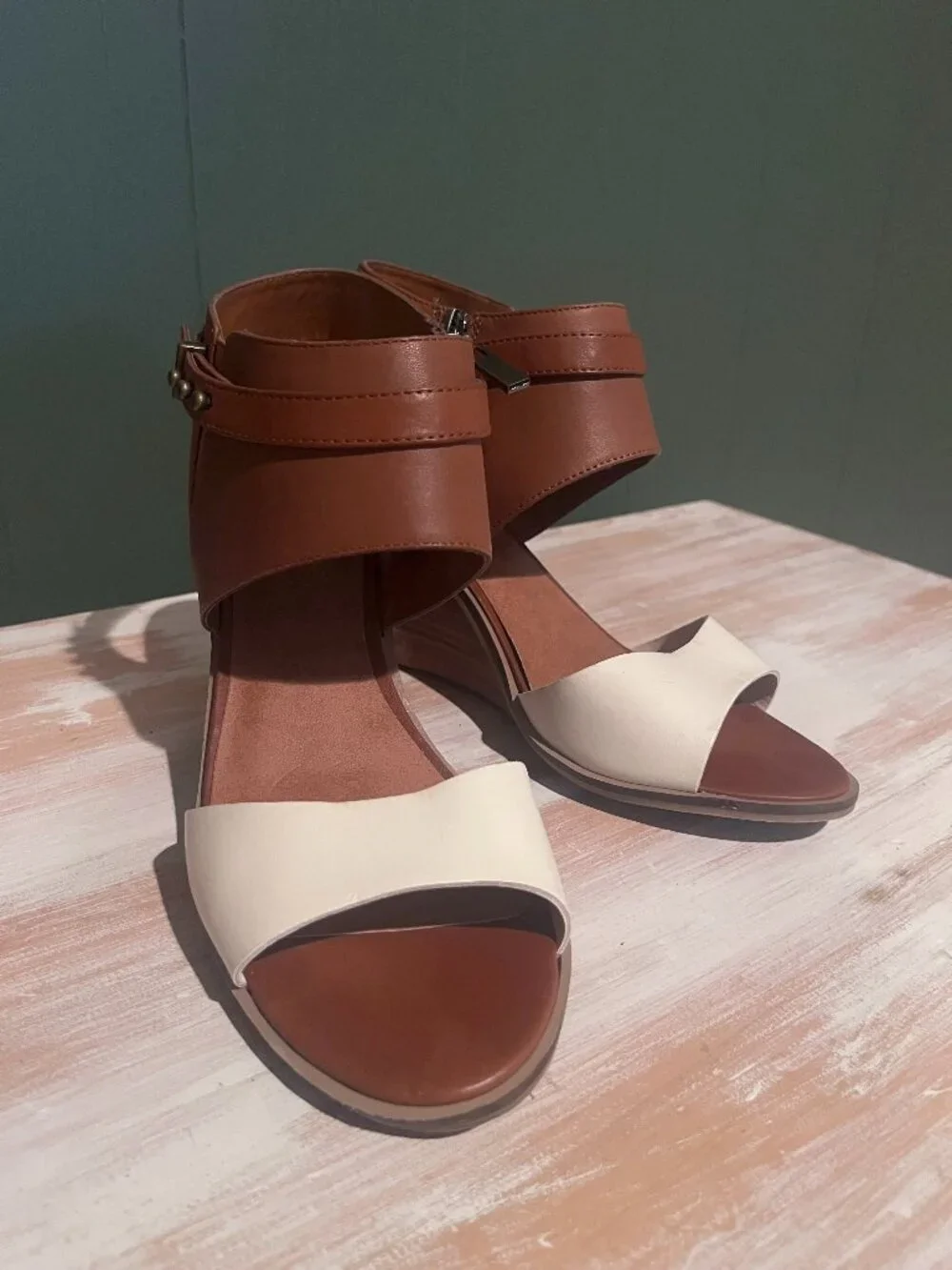 Dolce Vita Wedges, Tan & White, Size 10